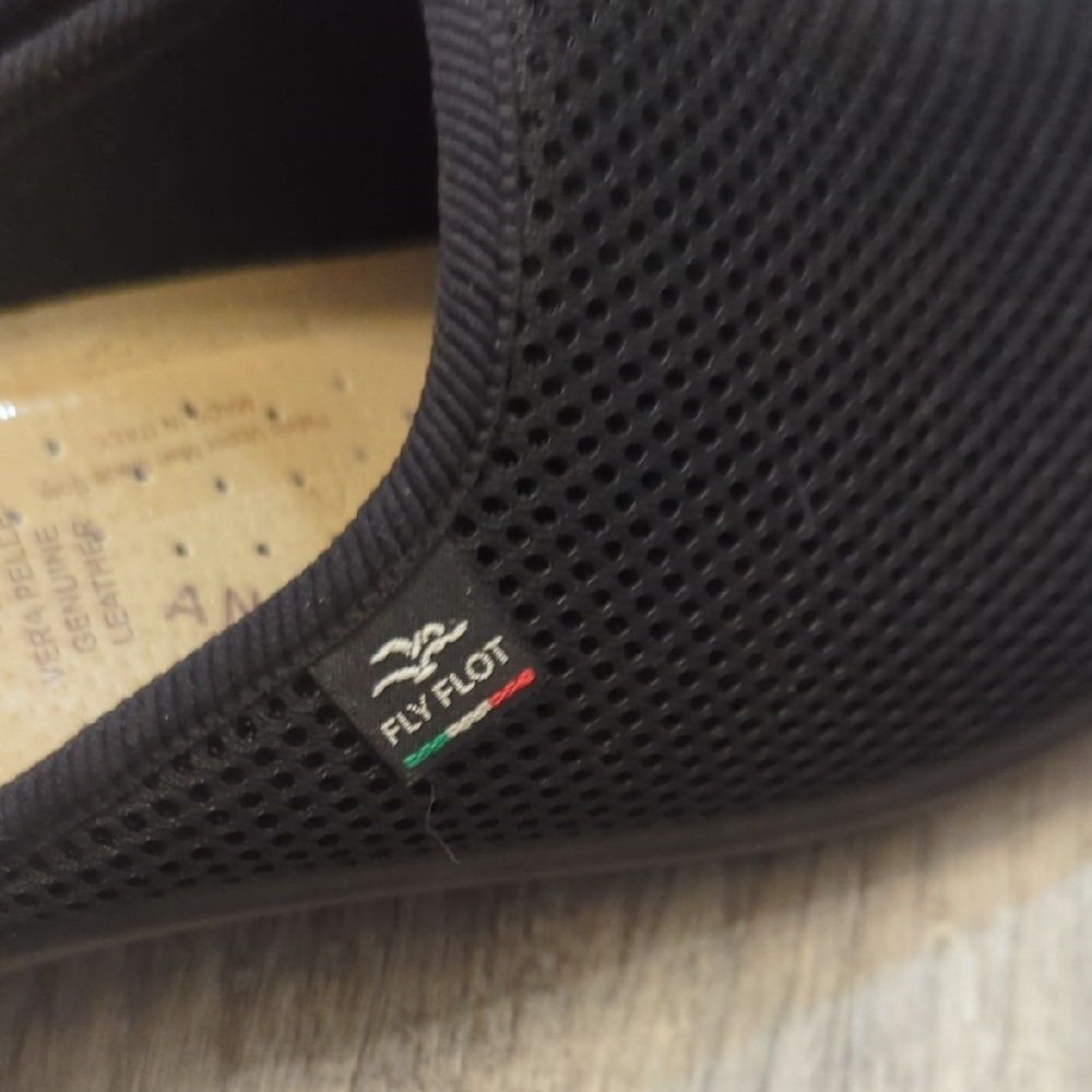 Black Slip-On Mesh Men's Shoes - Picture 4 of 8